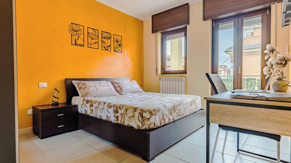 Fiumicino Apartment | Complete and fully equipped, lively and colorful apartment in the center of the city.