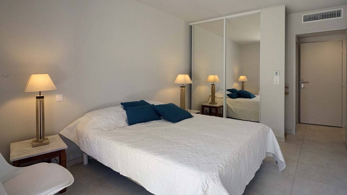 Valescure Apartment | Complete apartment, air-conditioned, fiberglass, swimming pool and garage