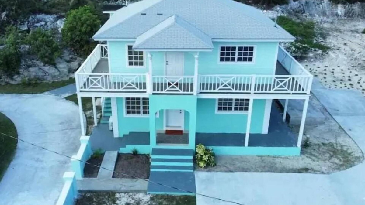 Rokers Point House | Complete Villa Upstairs, 2 Bedroom.