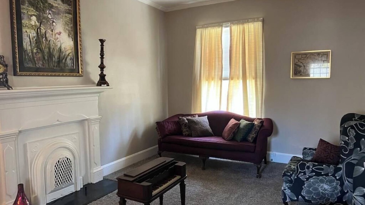 Selma Apartment | Complete your historical tour of Selma by living in an 1862 antebellum home.