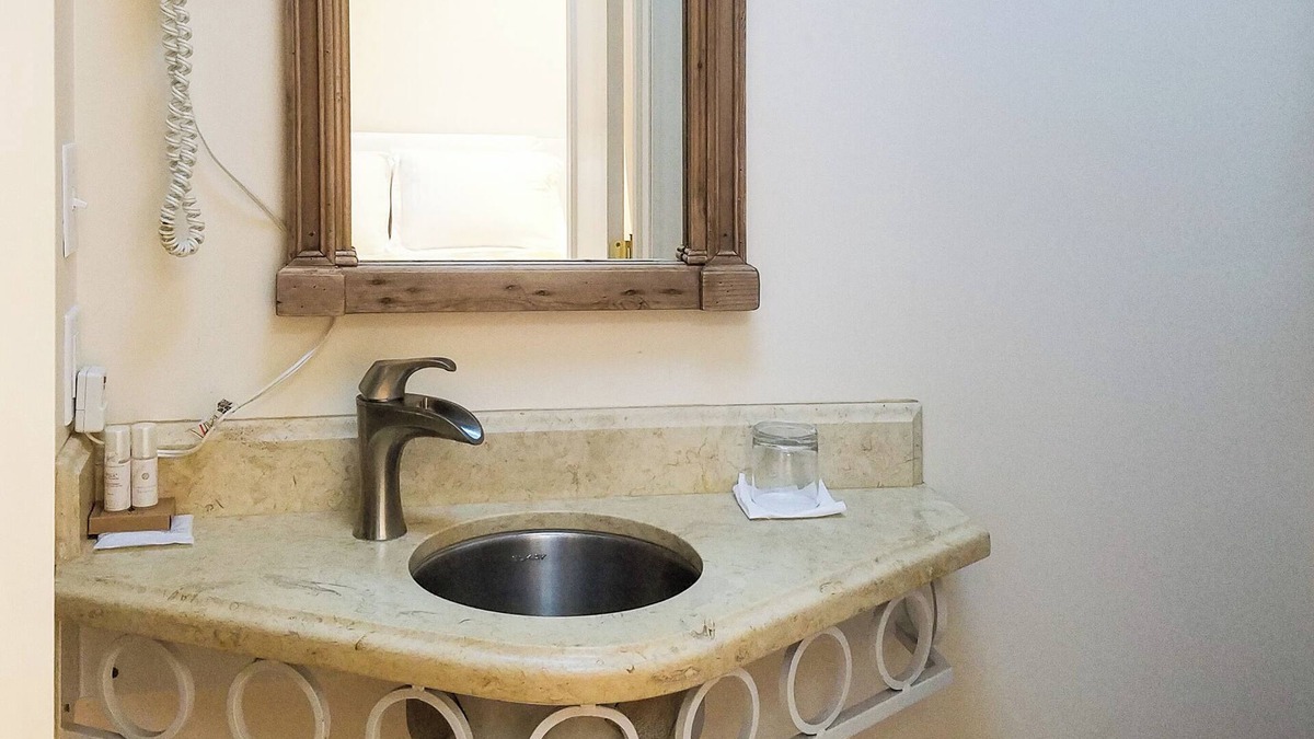 Calistoga Apartment | Completely private bedroom with ensuite bathroom for one person.