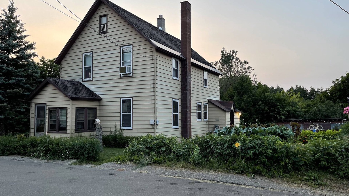Ishpeming House | Completely remodeled lower unit in historic 1880's house.