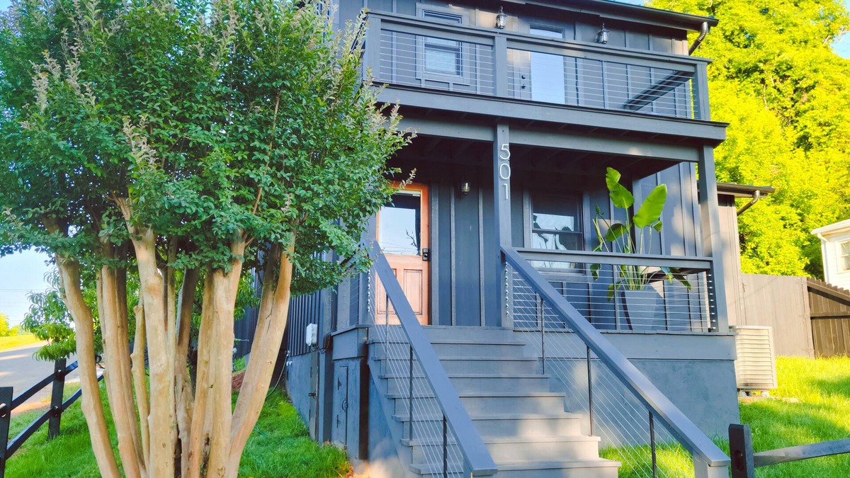 Daniels Hill House | Completely remodled Victorian era home downtown Lynchburg VAn