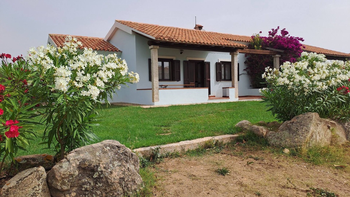 Case Peschiera-Lu Fraili House | Completely renovated house with large garden on three sides