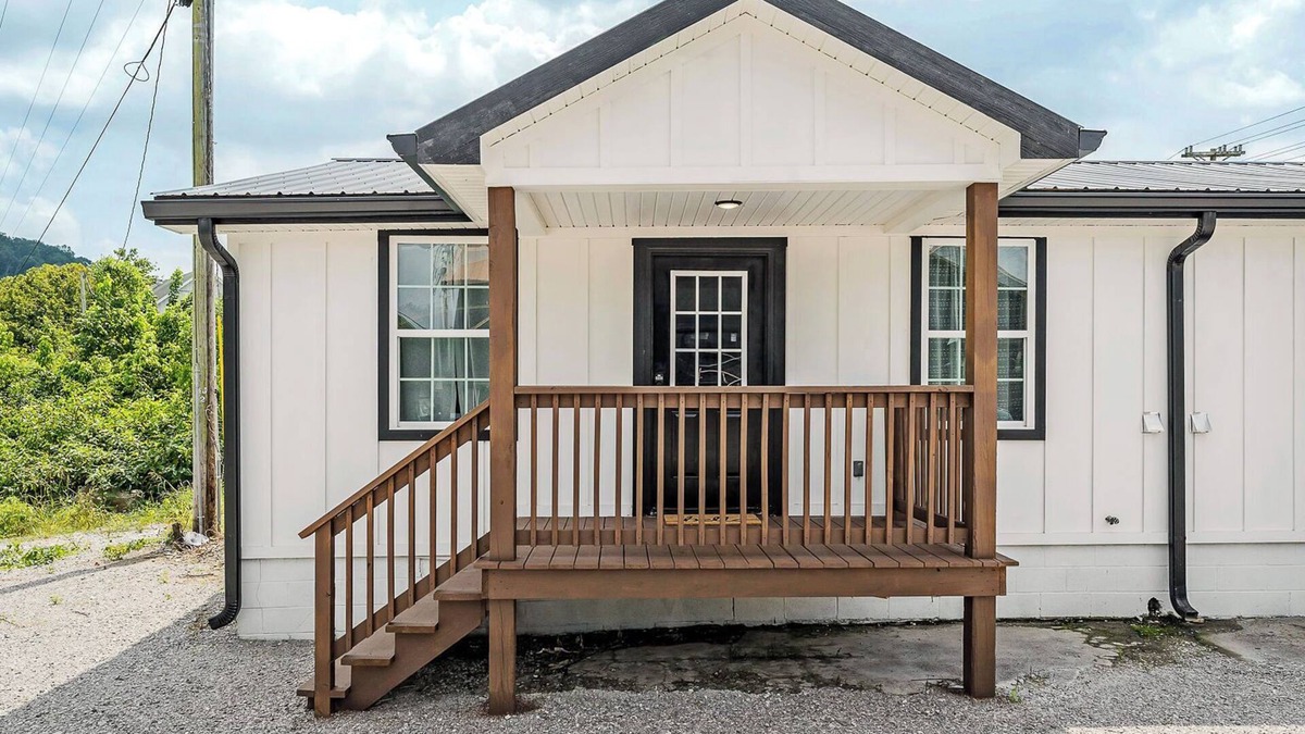 Celina Apartment | Completely renovated 2 bedroom apartment in quaint Celina