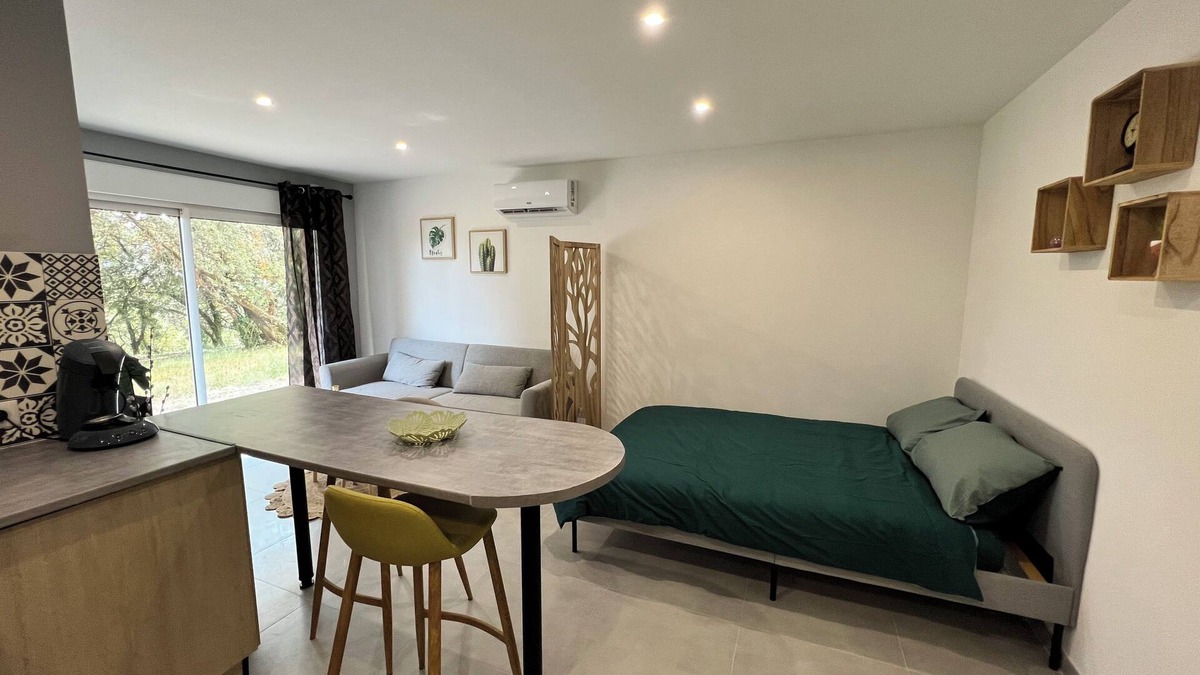 Mondragon Apartment | Completely renovated first floor apartment