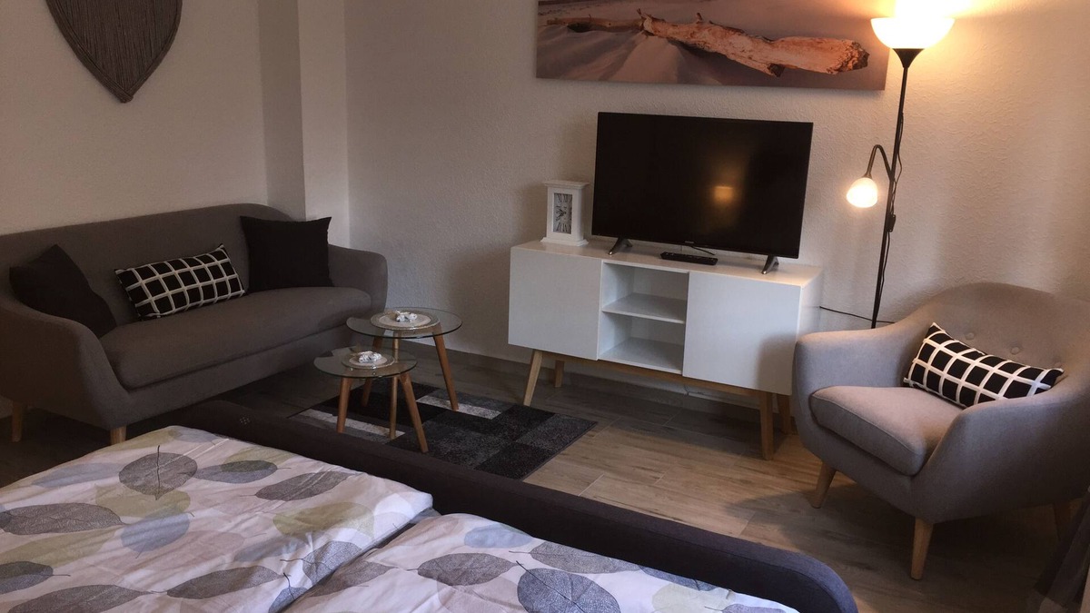 Hemelingen Apartment | COMPLETELY RENOVATED IN MAY 2018 (for 1-2 people)