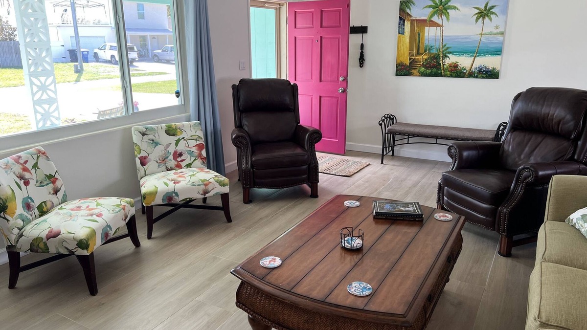 Bay Esplanade House | Completely RENOVATED-Clearwater Beach🌴 spotless, pet-fenced 2 min walk to beach