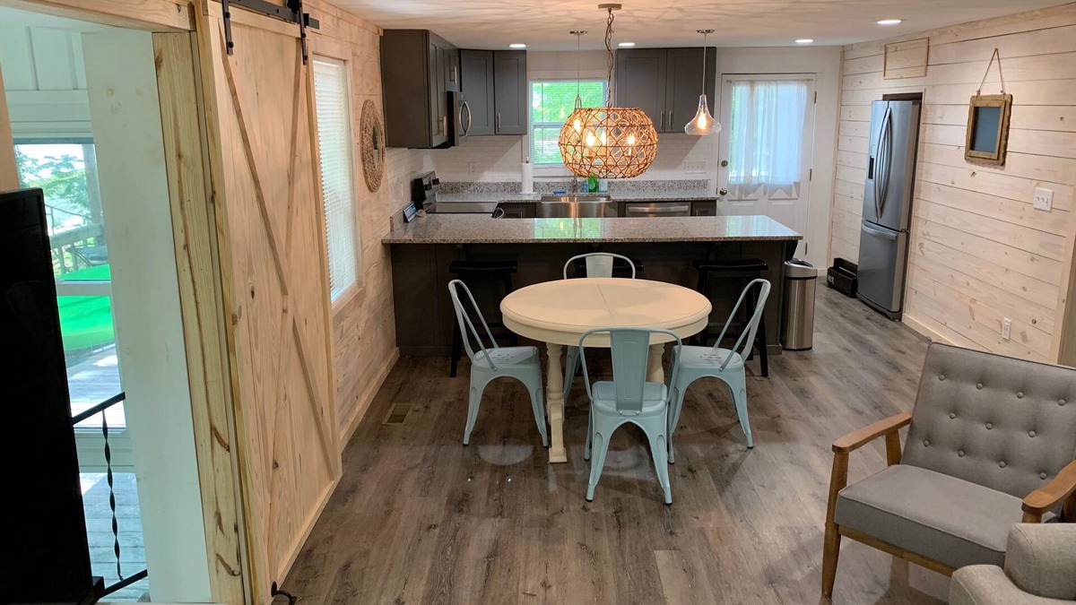 Dadeville House | Completely renovated lakefront cabin - brand new back deck!
