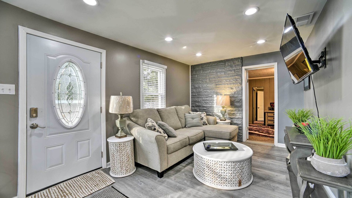 Farmington Hills House | Completely Renovated Escape ~ 1 Mile to Downtown!