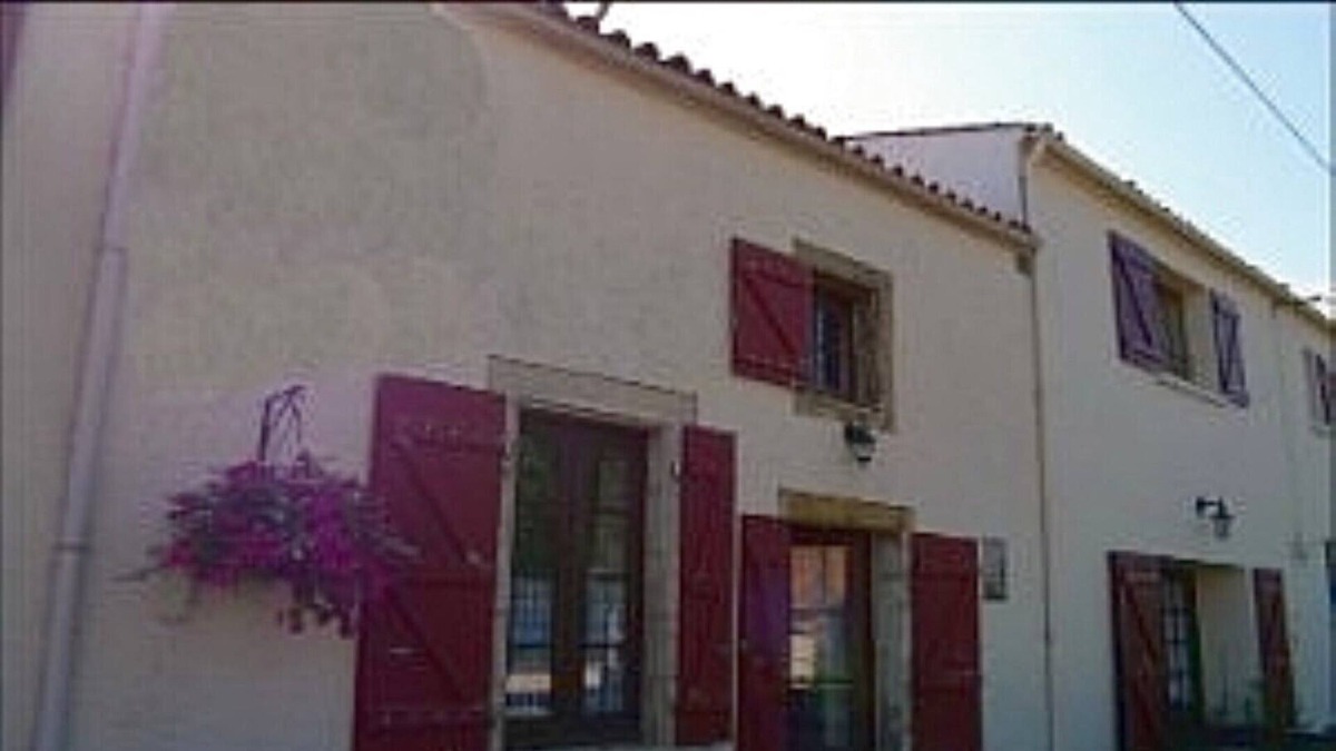Saint-Juire-Champgillon House | Complex Of 3 Gites With Shared Swimming Pool And Large Gardens
