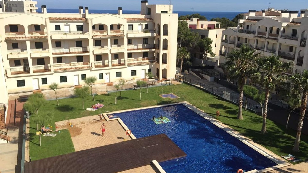 Miami Platja Apartment | COMPLEX OF APARTMENTS WITH DIRECT ACCESS TO THE BEACH
