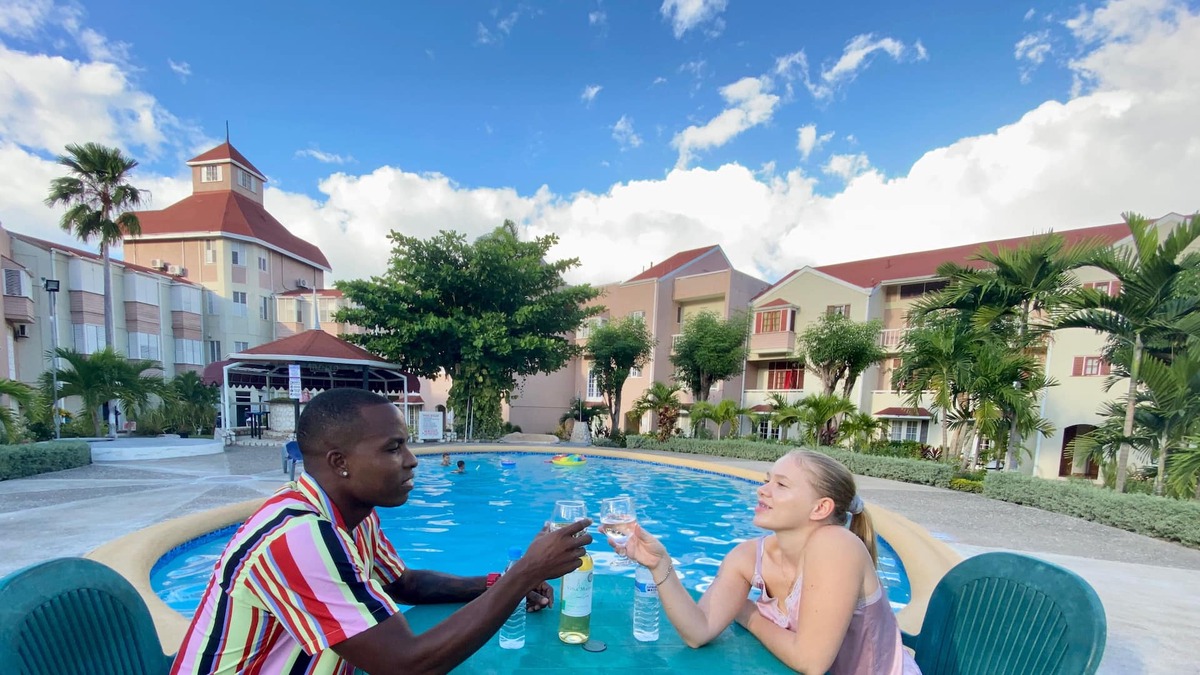 Ocho Rios Resort | Complimentary Wine At Fishermans Point Resort
