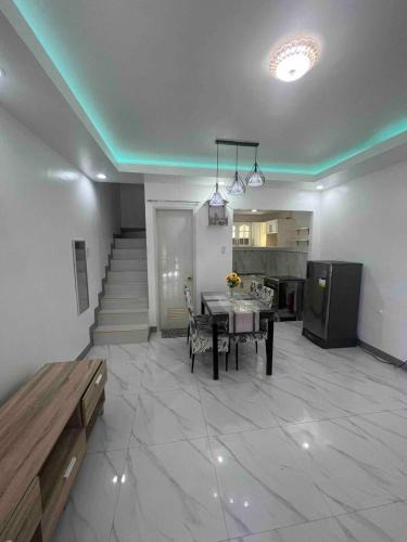 Compostela House | Compostela Two Story Richwood Townhome Breakfast Offered