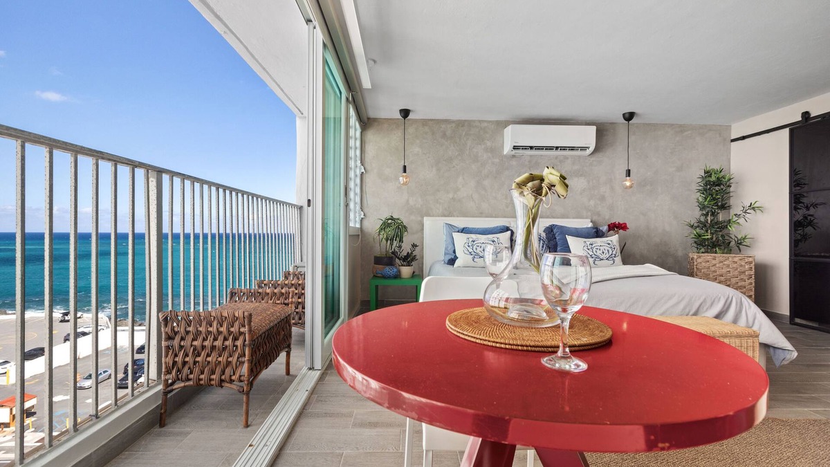 Santurce Apartment | Condado Oceanview Lagoon,/Electrical Backup System/1 minute Beach/Lagoon/