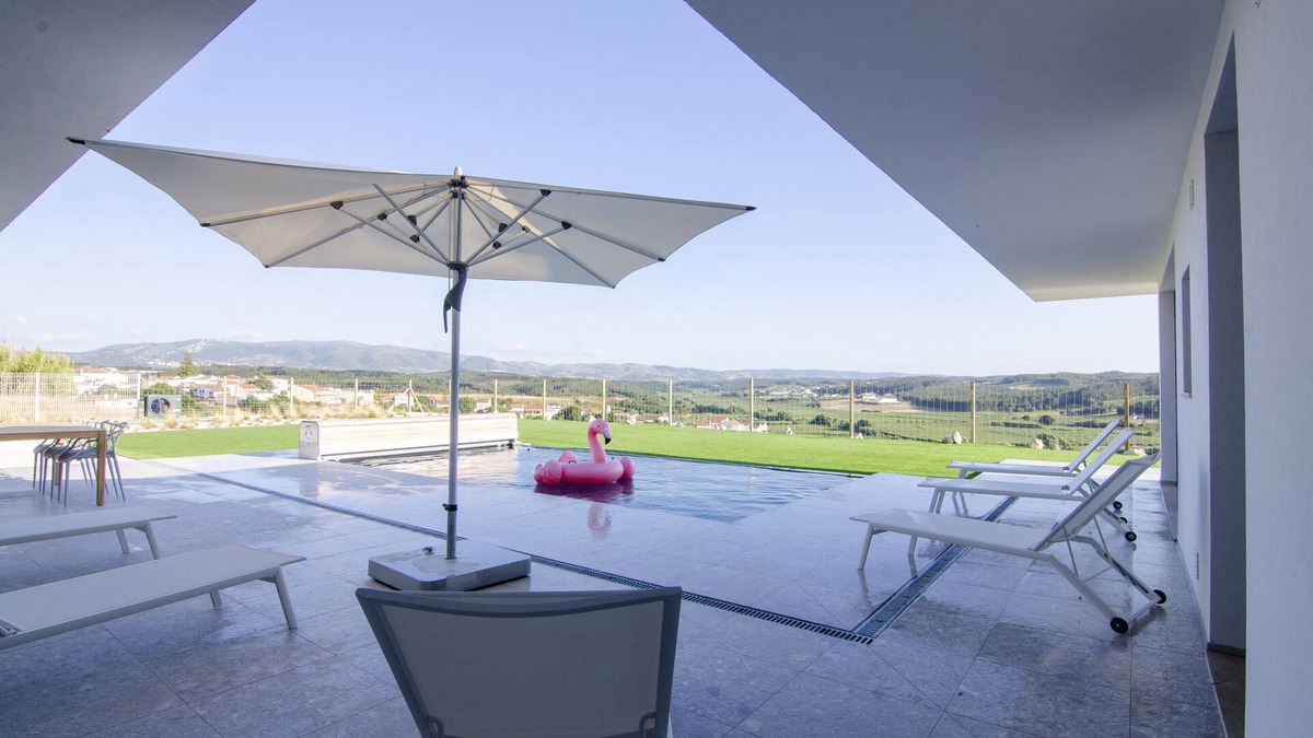 Cadaval Villa | Condition as new: VILLA DISIGNATIVE SILVERCOAST PORTUGAL - INFINITE HEATED SWIMMING POOL
