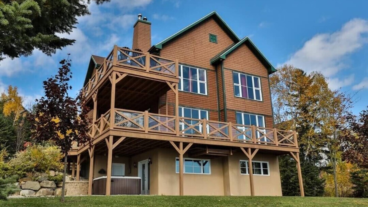 Petite-Riviere-Saint-Francois Condo | Condo 120H: Upper Floor Retreat with River Views
