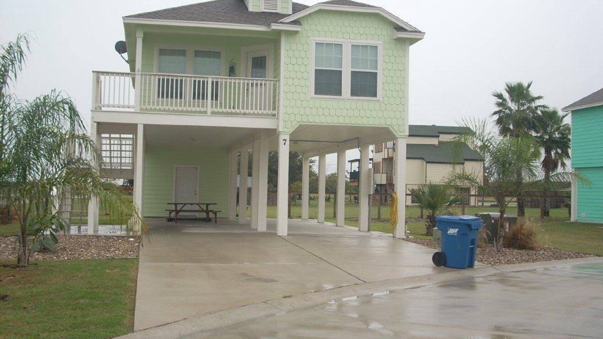 Aransas Pass House | Condo 2 bedroom 2 bath long term rental welcome!