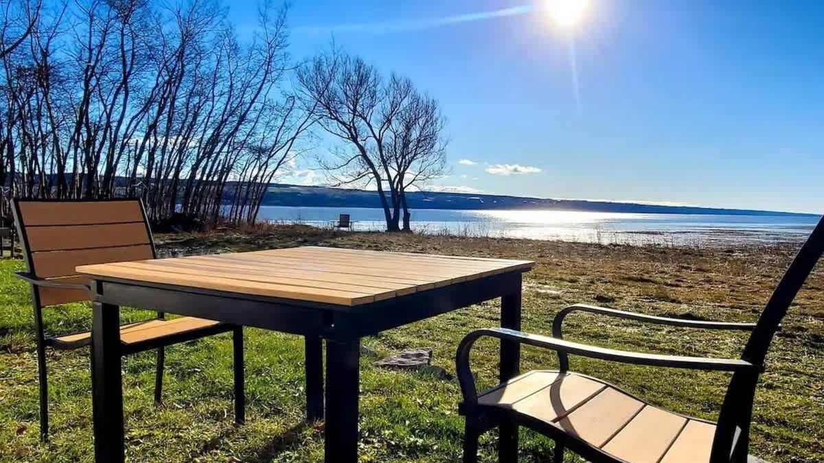 Ste Anne de Beaupre Apartment | Condo 2 - Bord de l'eau, SPA, Barbecue & Foyer