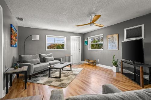Melbourne Beach Apartment | Condo - 2 min walk to beach