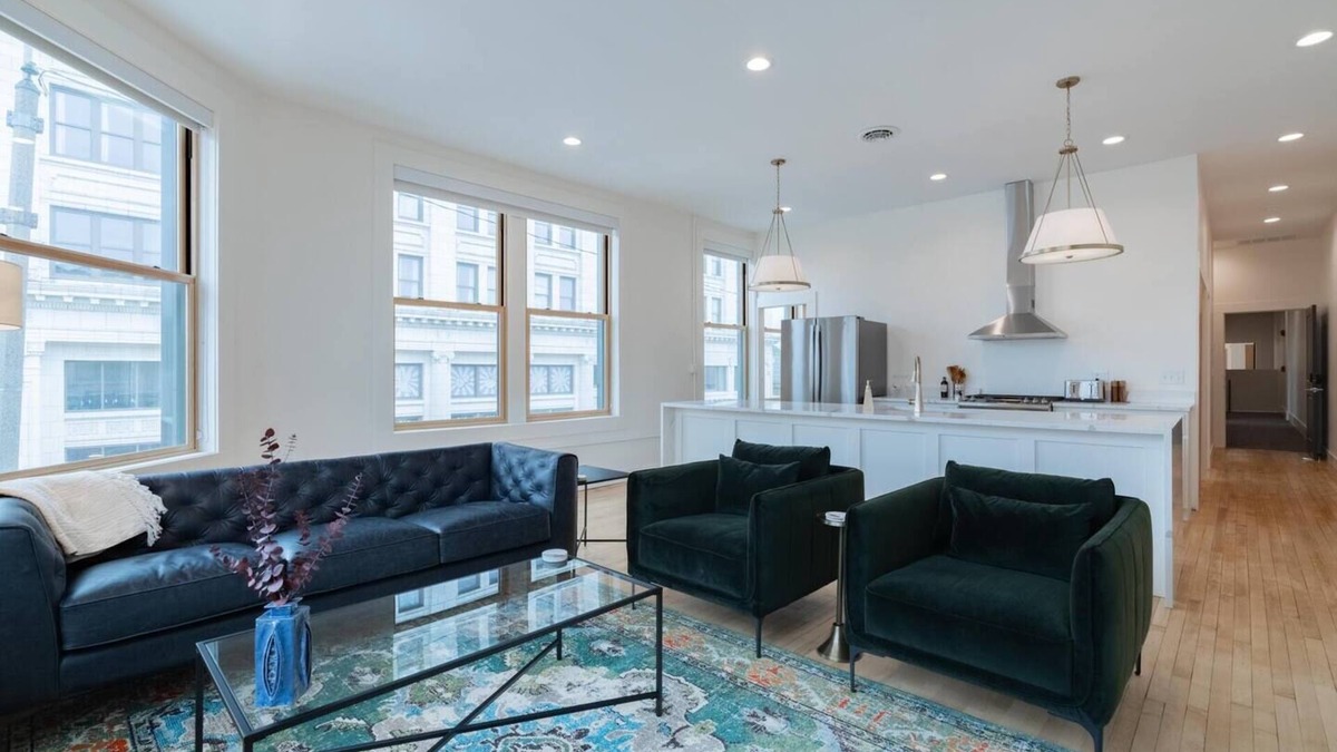Van Buren Condo | Condo A Gallery Suite - Downtown Marion