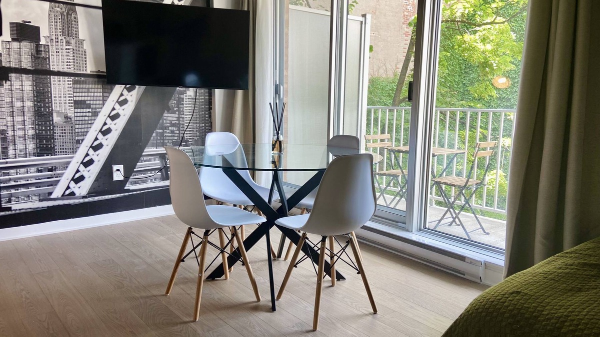 Quartier des Spectacles Apartment | Condo apartment with private terrace in the Quartier des Spectacles