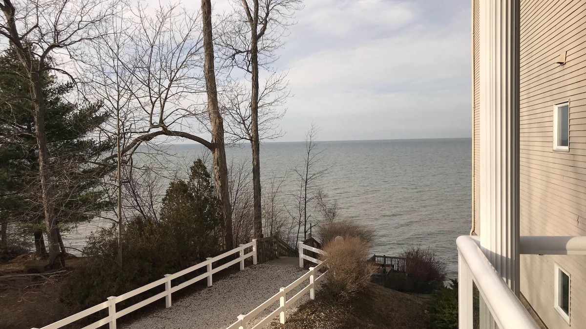 Geneva-on-the-Lake Condo | Condo at Lake Erie Vista, Unit 201 - Private Beach, Balcony, Pool