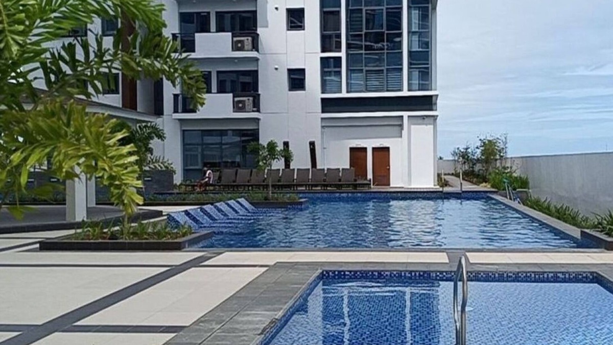 Lapu-Lapu Condo | Condo by the Beach OMP Mactan International Airport Cebu 3-bedroom/3 bathrooms