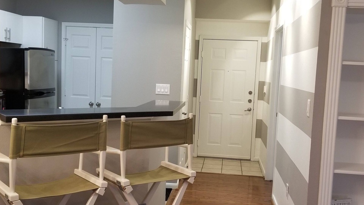 Astrodome Condo | Condo -Centrally located near football, museums, baseball, basketball, hospitals