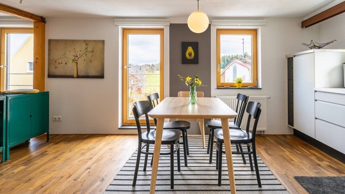 Oberlengenhardt Condo | Condo-Courtyard view-Private Bathroom-Family-Aufmerksam