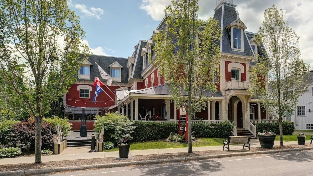 Bromont Apartment | Condo in a building suite 203