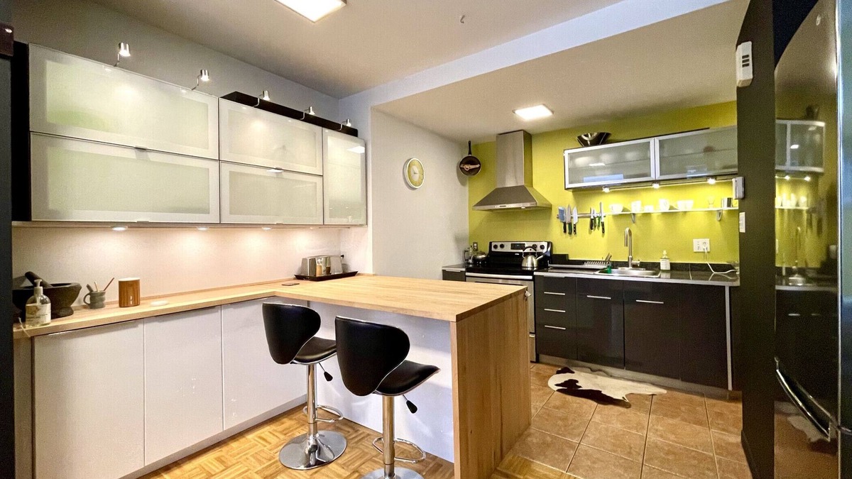 Vieux-Limoilou Condo | Condo in Limoilou with parking