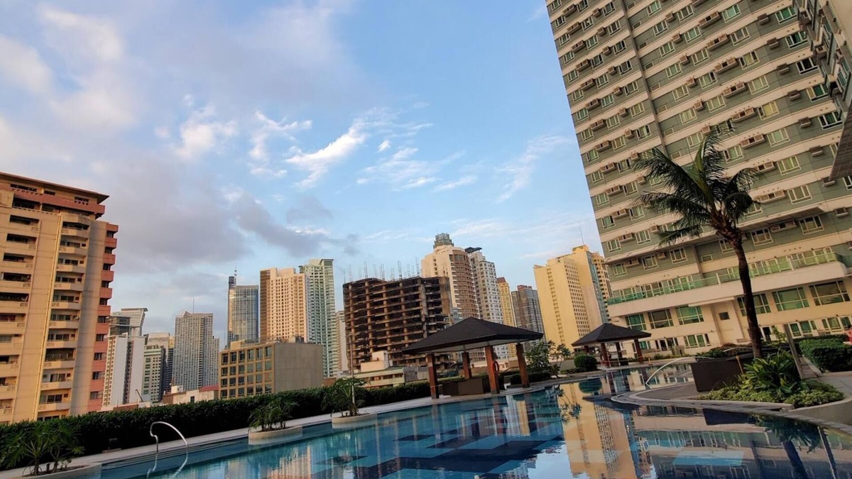 Bangkal Condo | Condo in Makati studio type fast wifi netflix