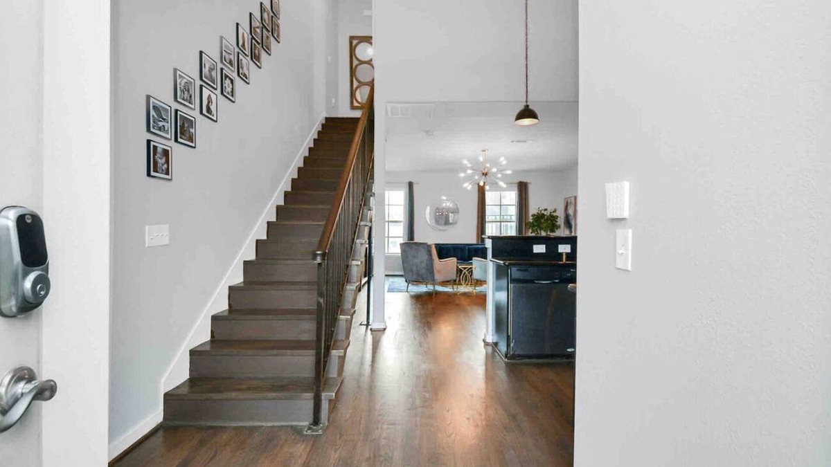 Central Business District Condo | Condo in Midtown. One block from downtown. Minutes from Texas Medical Center