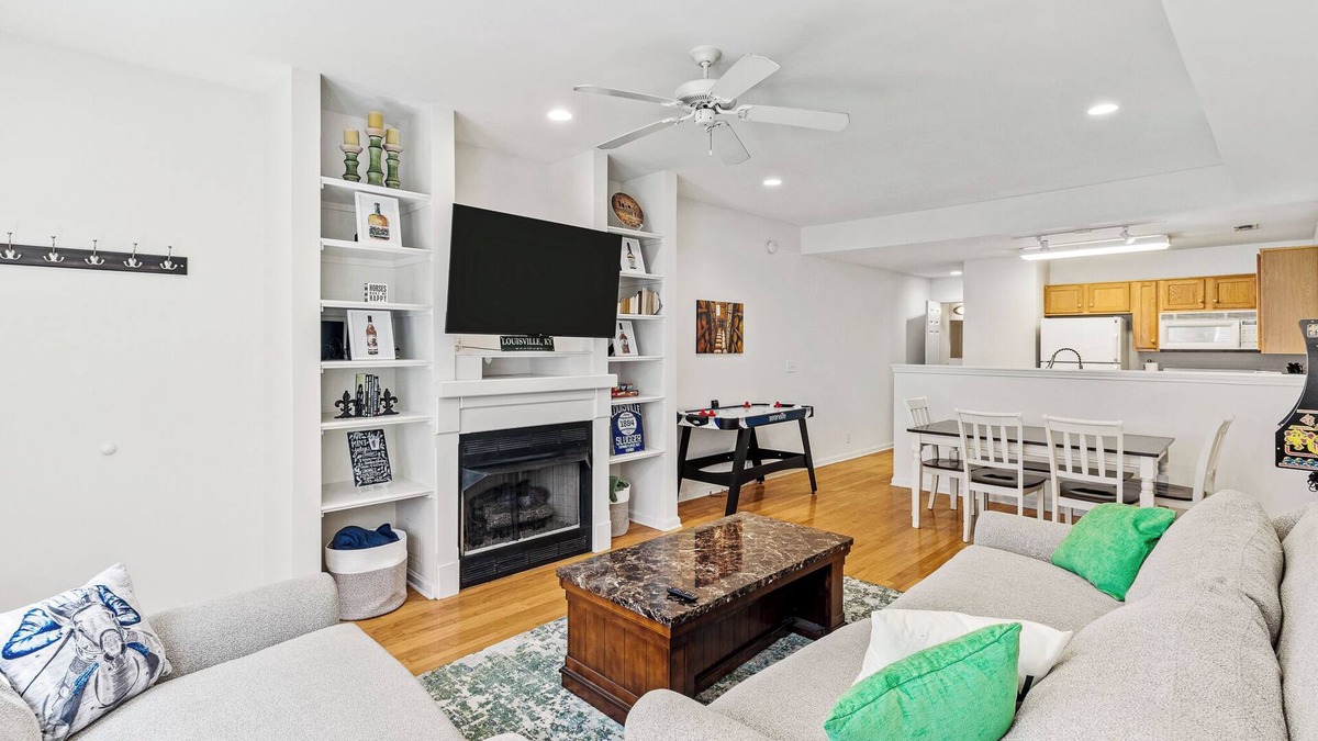 Cherokee Triangle Condo | Condo in the Highlands walkable to restaurants, bars, and shopping