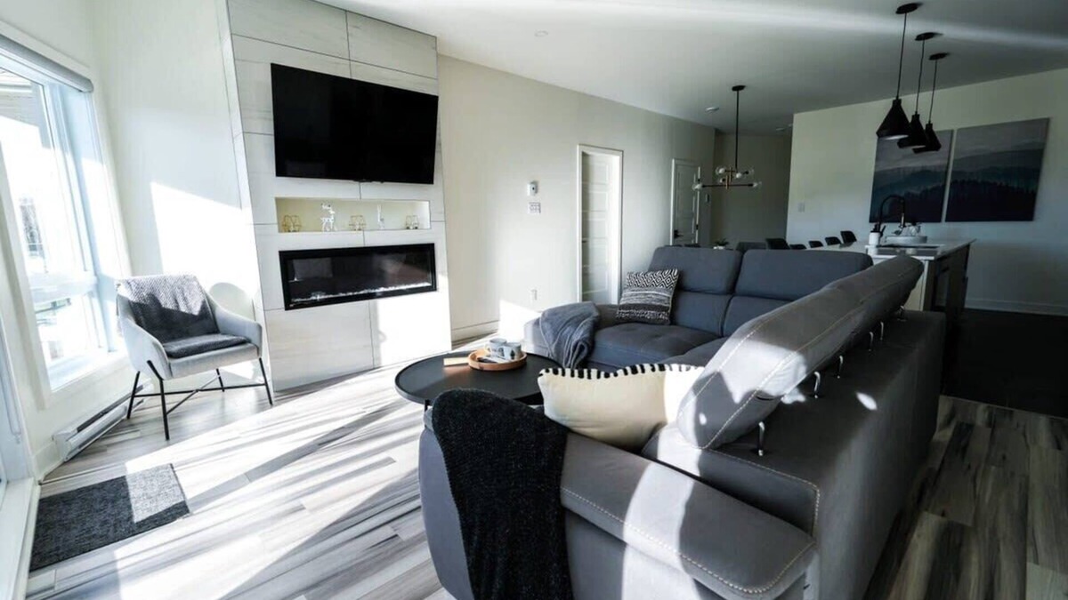 Saint Donat Condo | Condo le Yéti | Lake view | Village St-Donat | dogfriendly