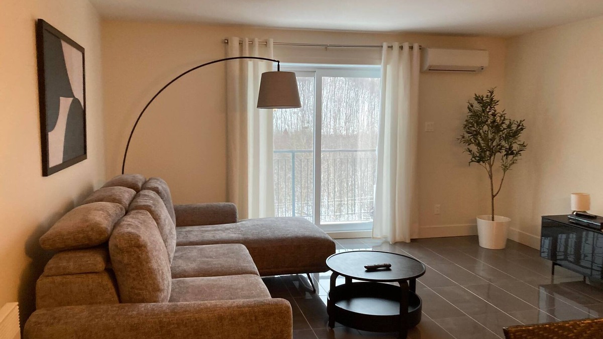 Saint-Romuald Apartment | Condo - La Suite Summ