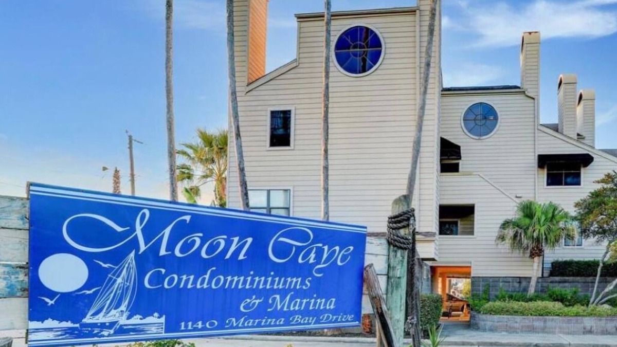 Clear Lake Shores Condo | Condo near NASA, Kemah Boardwalk, & More- Pet Friendly!