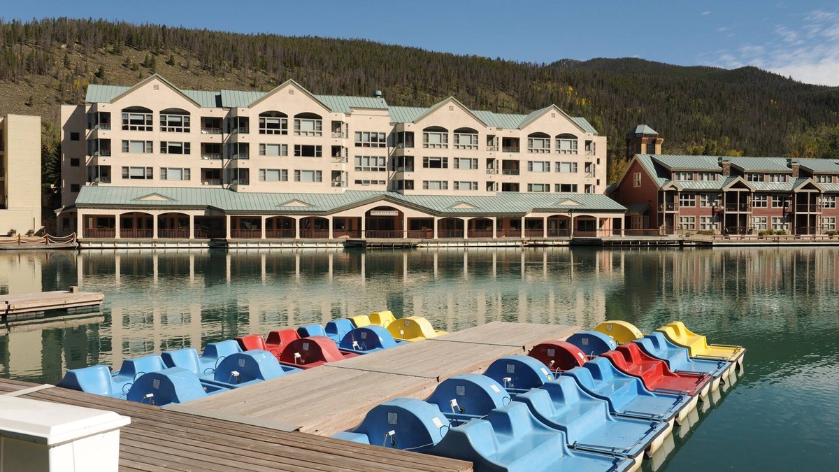 Lakeside Village Condo | Condo Near the Lake with a Balcony