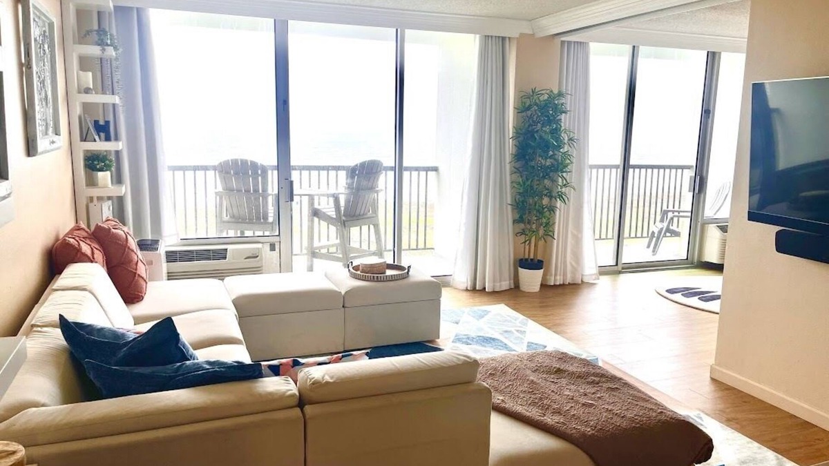 Galveston Condo | Condo right on the beach! Stunning seventh floor views!