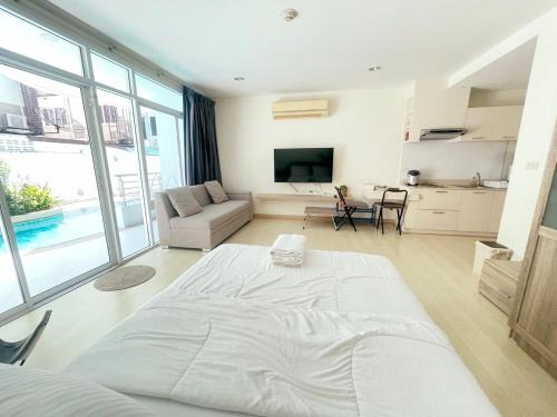 Ban Bang Saen Apartment | Condo The Beach Bangsaen 327-2 Pool-Access