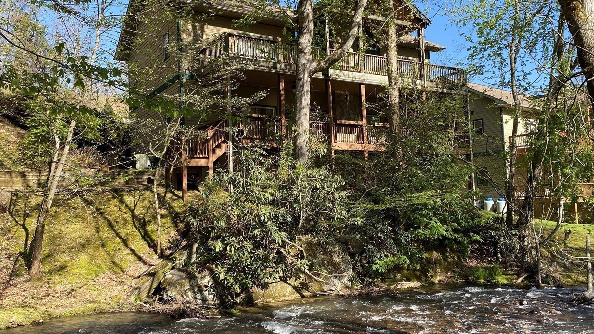 Whittier Condo | Condo w/Creek, Golf & Mtn Views, Only 5 Steps to get in and Washer & Dryer!
