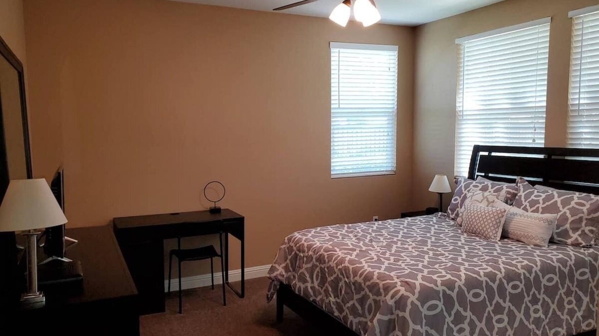 Westlake Condo | Condo w/Gym/Pool & Garage- Near Downtown & Airport