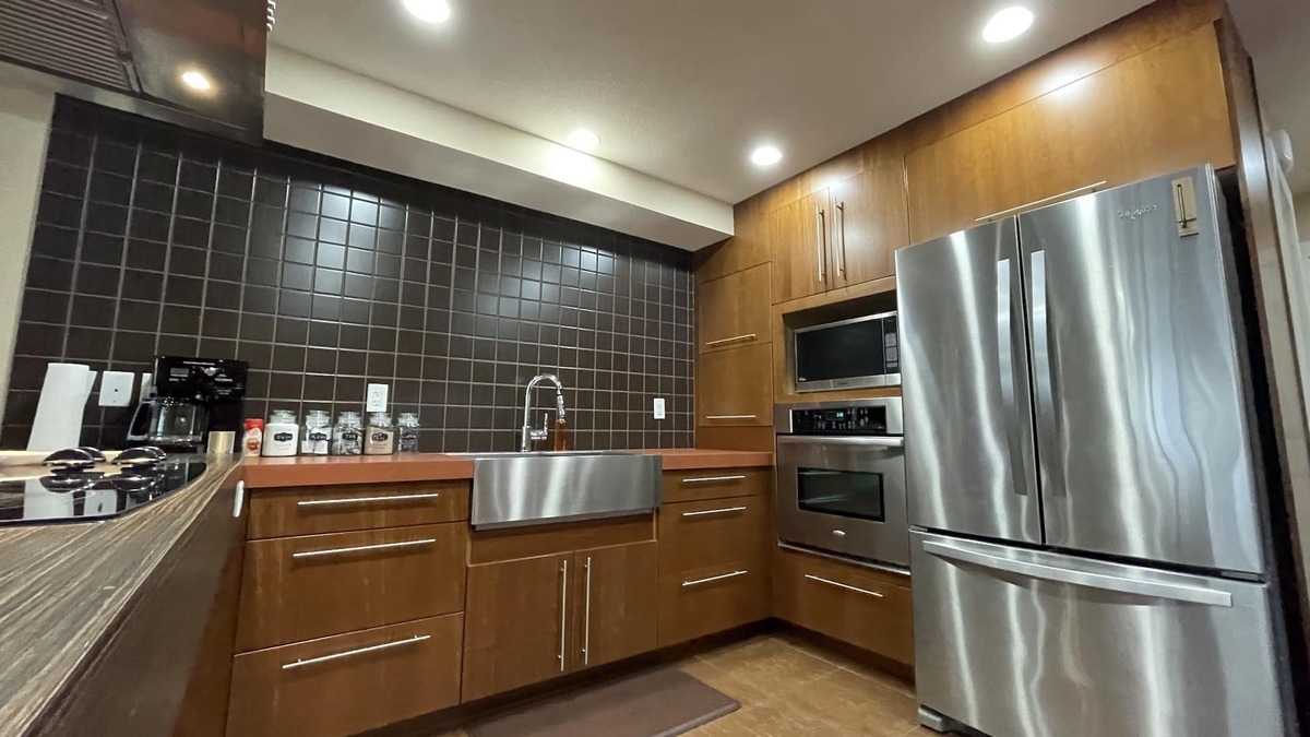 Sicamous Apartment | Condo w/oversize garage, walking distance to grocery, restaurants, bars, beach