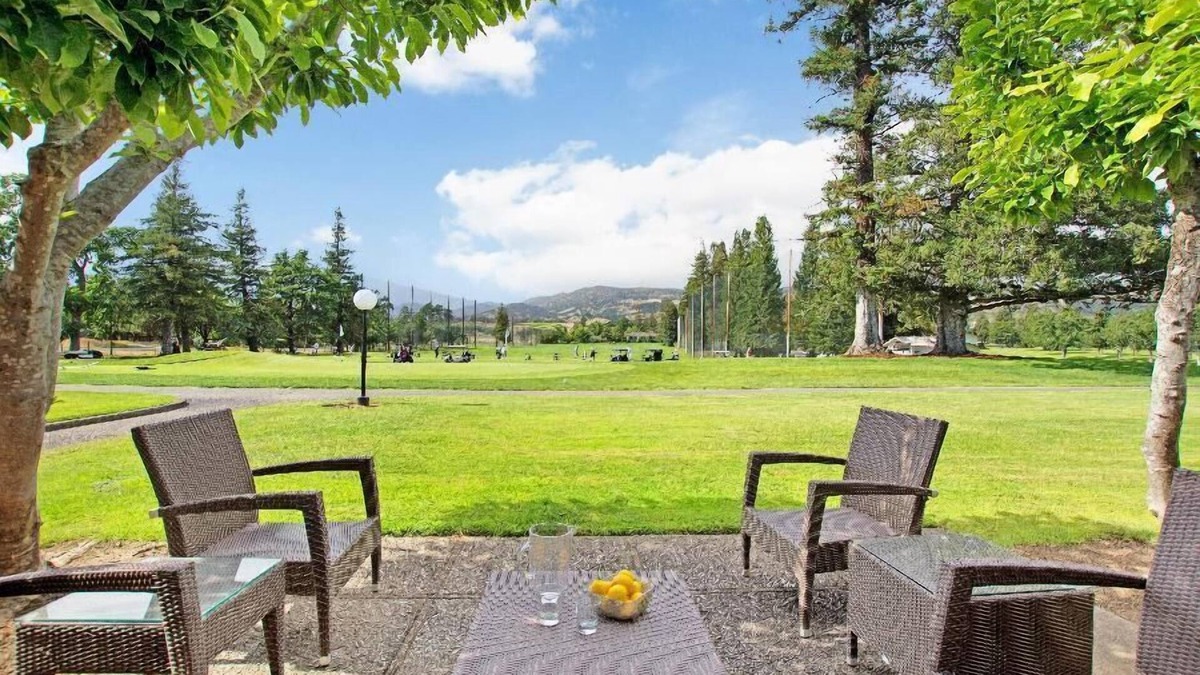 Napa Condo | Condo w/Shared Pool and View of Driving Range