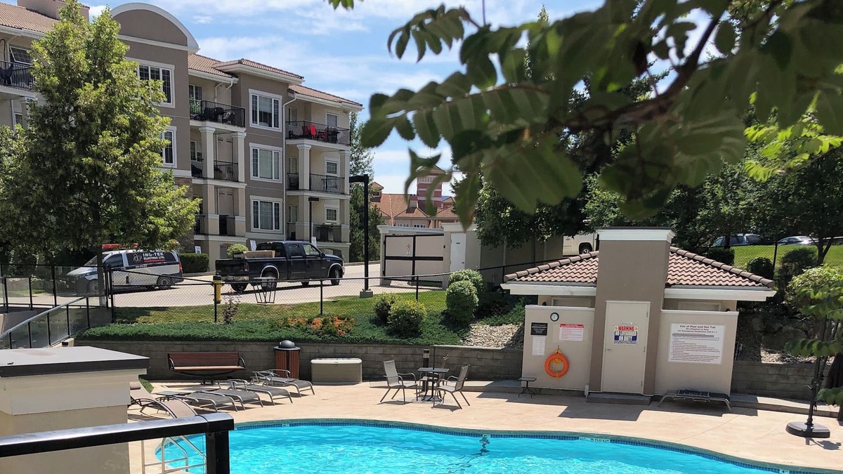 Quail Ridge Condo | Condo with pool near the Okanagan Golf Club, Kelowna Airport, & Lake Country.