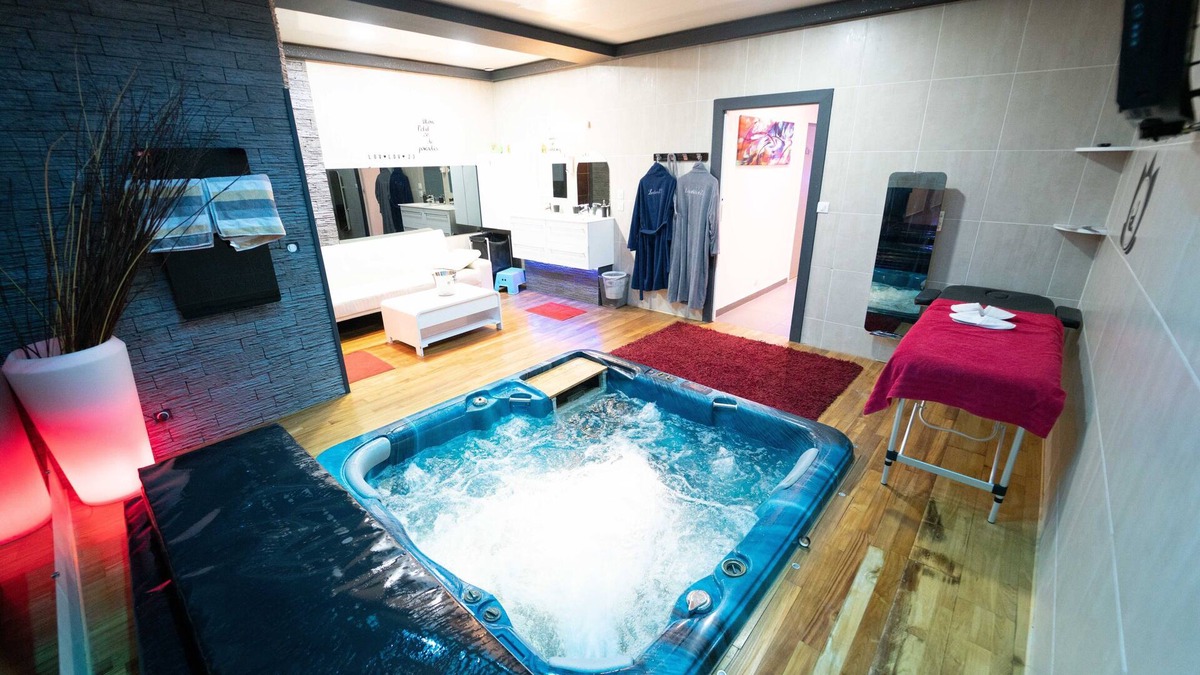 Ferrandiere - Maisons Neuves Condo | Condominium apartment with jacuzzi jacuzzi sauna