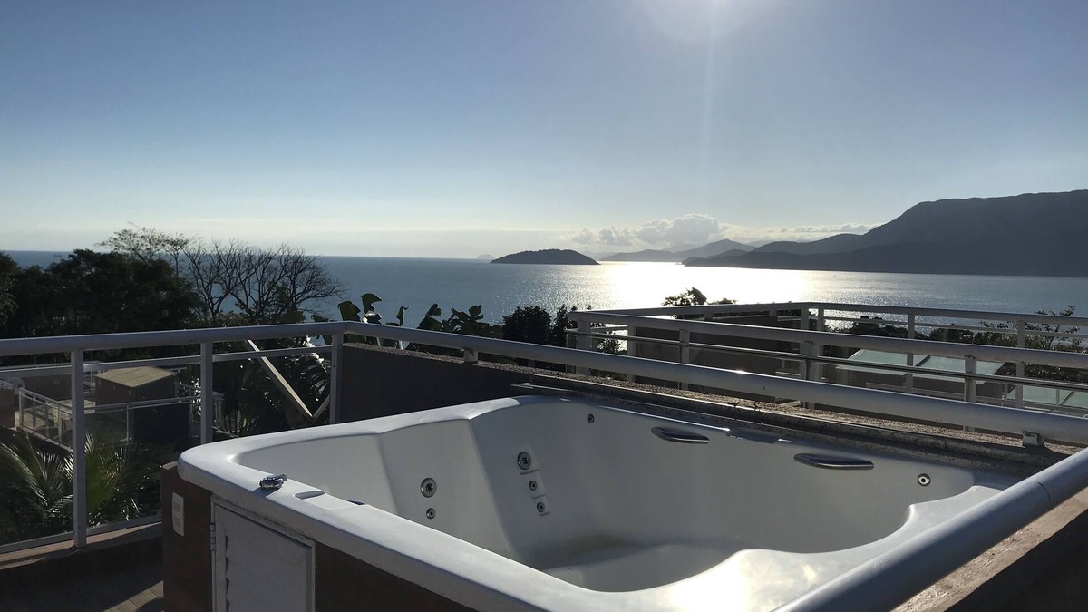 Veloso House | Condominium house/private jacuzzi/next to restaurants and beaches