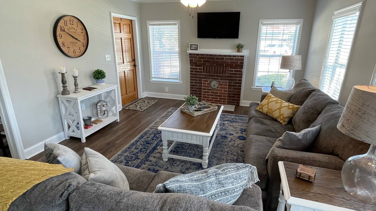 Folkston House | Conductor’s Corner - Exquisite Railside Cottage in Folkston, GA