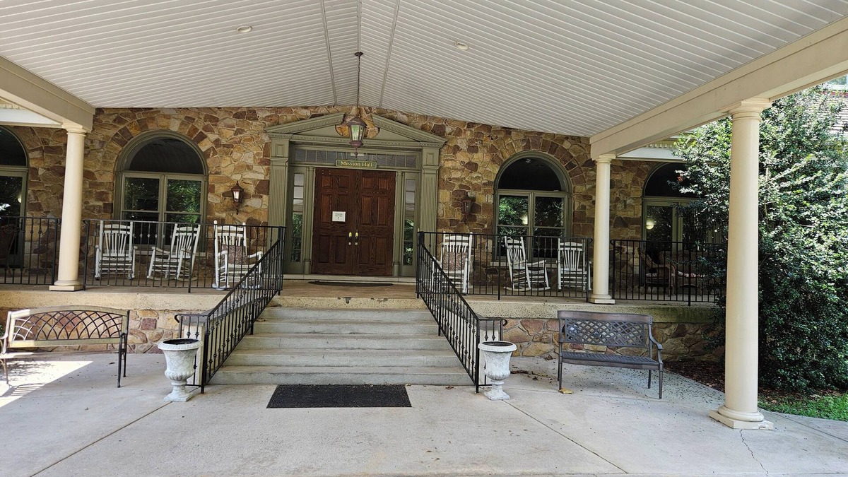 Valley Forge House | Conference Center Hotel Phoenixville with WiFi, AC